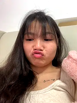 Emlyly-18 live sex cam