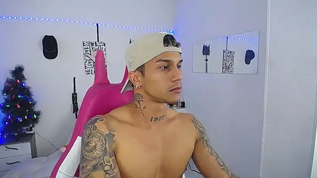 Leonard_Price live sex cam