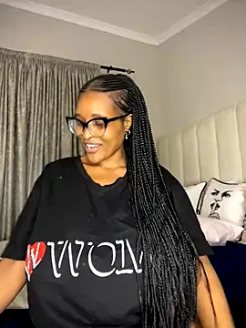 Bustygoddess32 live sex cam