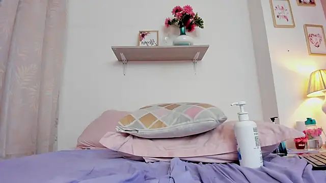 LauraRaider live sex cam