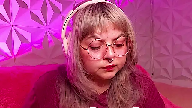 Satyn_doll live sex cam