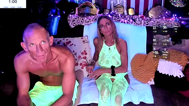 ShannNikkii420 live sex cam