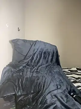 Moonzy77 live sex cam