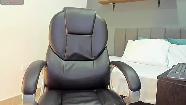 bellaadams35 live sex cam