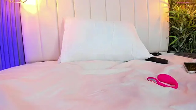 SaraRiley live sex cam