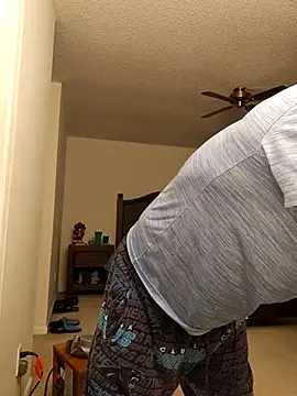 Bigtater1999 live sex cam