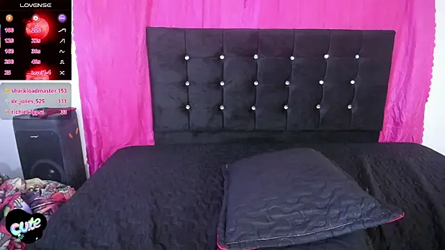 cutenaked_8 live sex cam