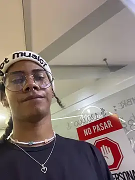 Maxim-Walker live sex cam