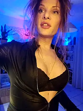 Luna_Kitanna live sex cam