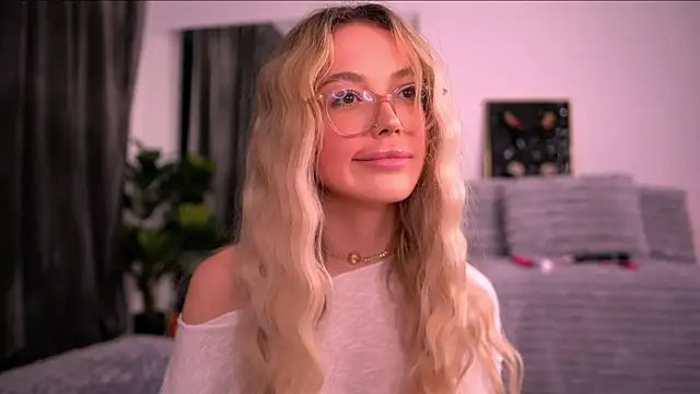 KylieJoyce live sex cam