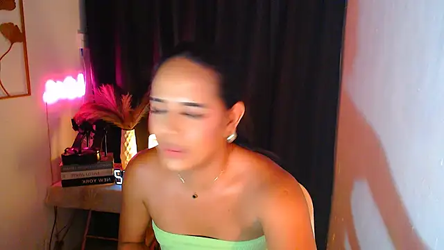 Lorainnelustts live sex cam