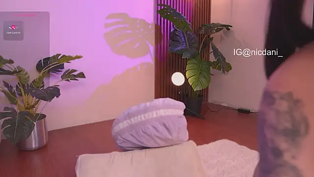 nicdani_1 live sex cam