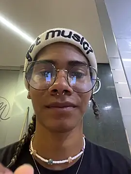 Maxim-Walker live sex cam