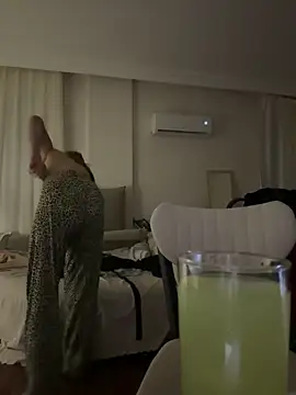 Ozge-SluttyScream69 live sex cam