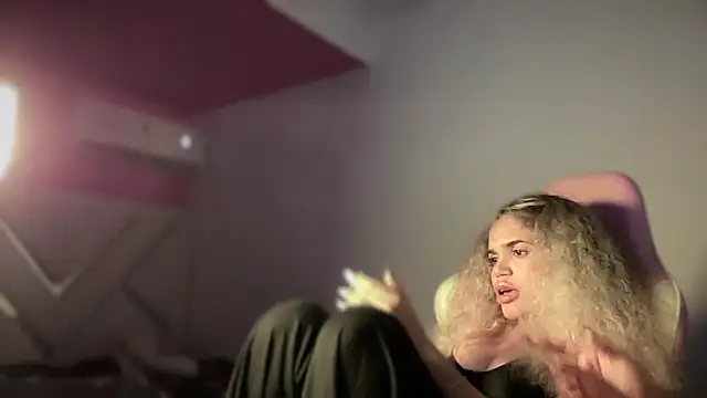 brithneysquirt live sex cam