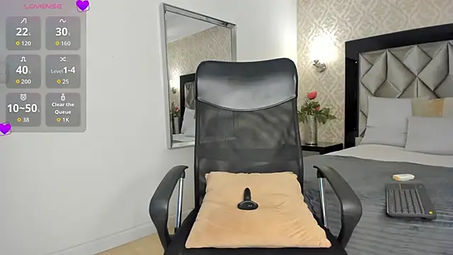 Layla_Mackenzie live sex cam