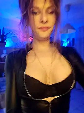 Luna_Kitanna live sex cam