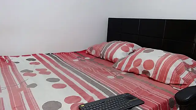 Karljensen33 live sex cam