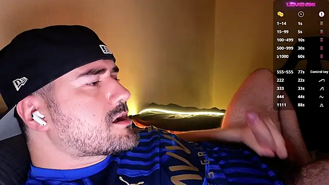 DominantTheo live sex cam