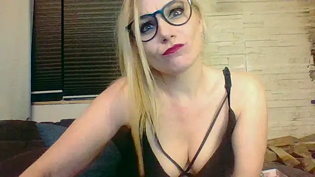 DevilsAngel13 live sex cam