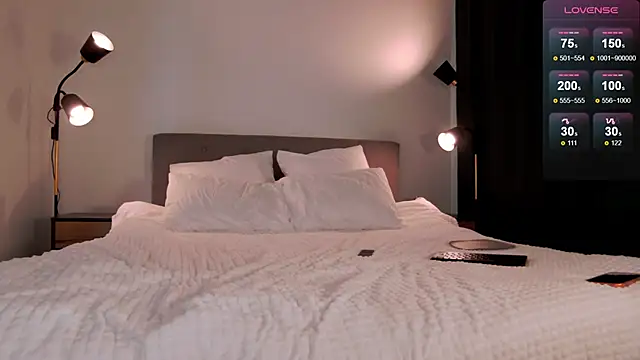 WOW-PeaCH-Girl live sex cam