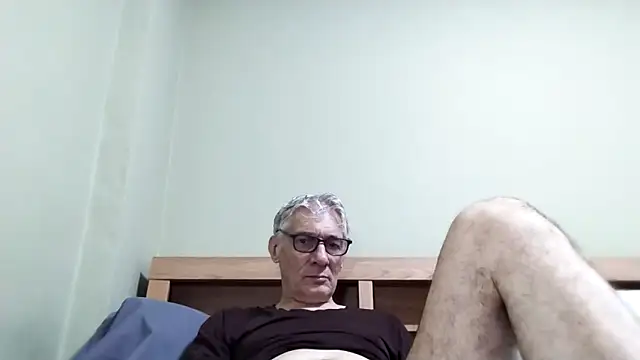 BIGUNCUTHARDCOCK live sex cam