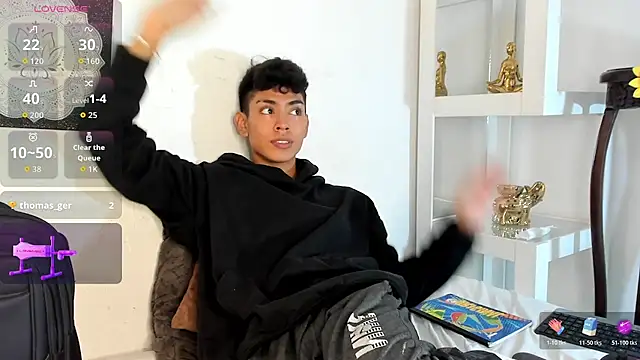 LoganTwink18 live sex cam