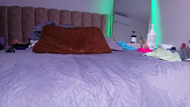 _linda_milk_ live sex cam