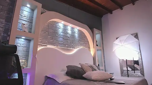 Aron_Bolt live sex cam