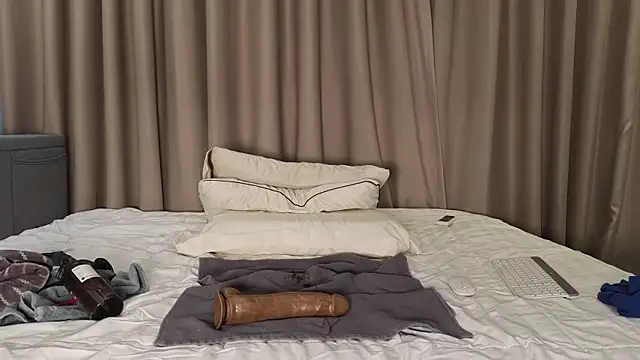 LucyNuty live sex cam