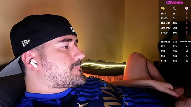 DominantTheo live sex cam