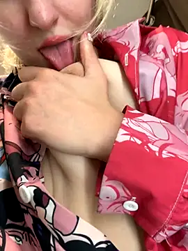 RonnieKiss live sex cam