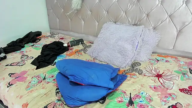 Harry_And_Girls live sex cam