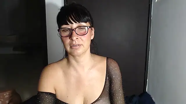 HellenLatin live sex cam