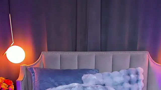 AdoraLynn live sex cam