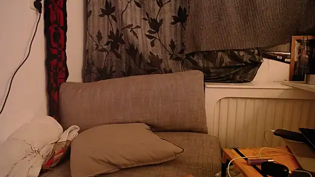 P4RtYBOII92 live sex cam