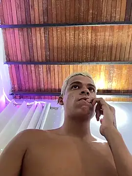 MrLeoLatino live sex cam