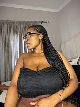 Bustygoddess32 live sex cam