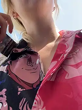 RonnieKiss live sex cam