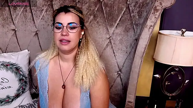 BustyGizelle live sex cam