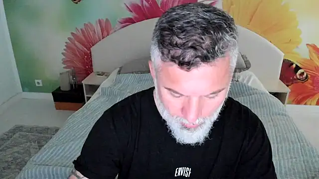 BlowMyXXL live sex cam