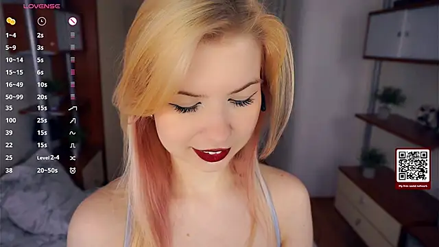 LynetHakes live sex cam