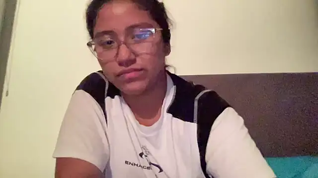 Kmiii21 live sex cam