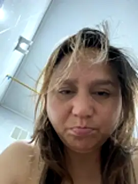 LauraReeves live sex cam