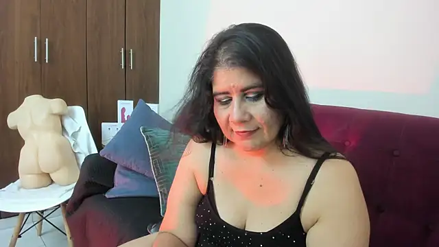 kiraGeiner live sex cam