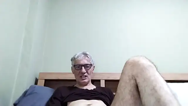 BIGUNCUTHARDCOCK live sex cam
