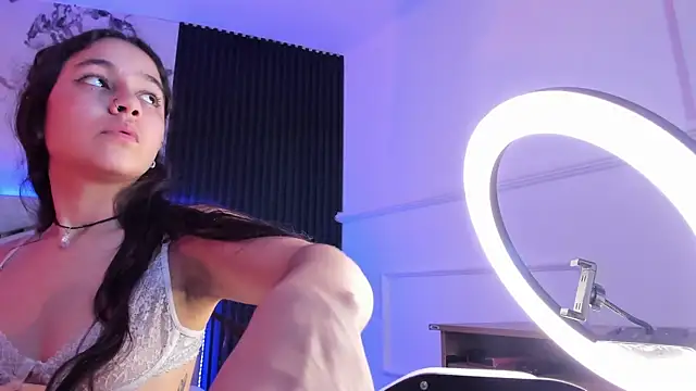 Littleannyy live sex cam