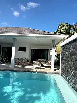 JuicyFruits93 live sex cam