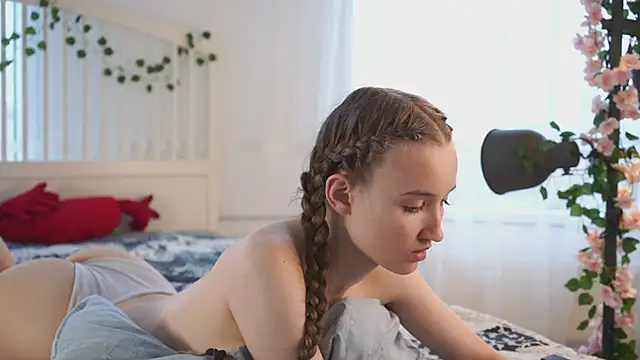 HenriettaCoppinger live sex cam