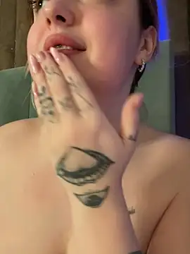 KellyMoors live sex cam